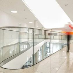 Glasbalustrade Gebogen